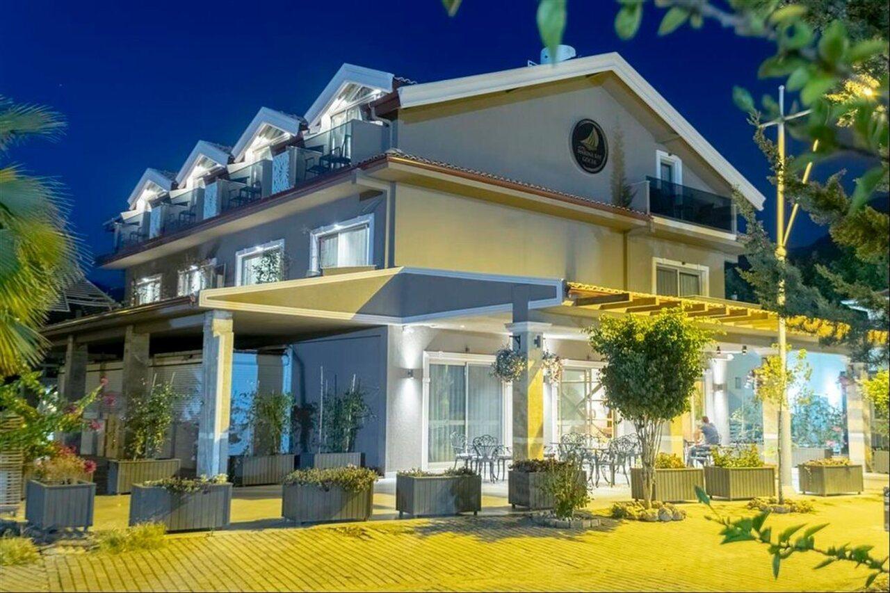 Hotel Marina Bay Goecek Екстериор снимка