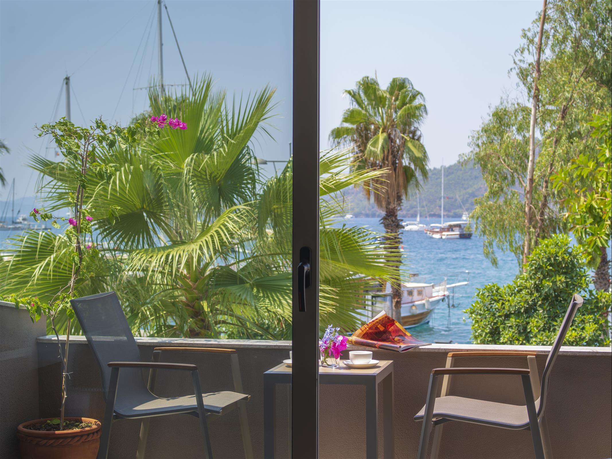 Hotel Marina Bay Goecek Екстериор снимка
