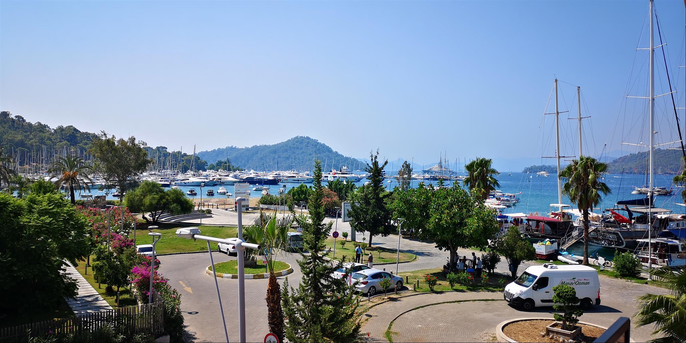 Hotel Marina Bay Goecek Екстериор снимка