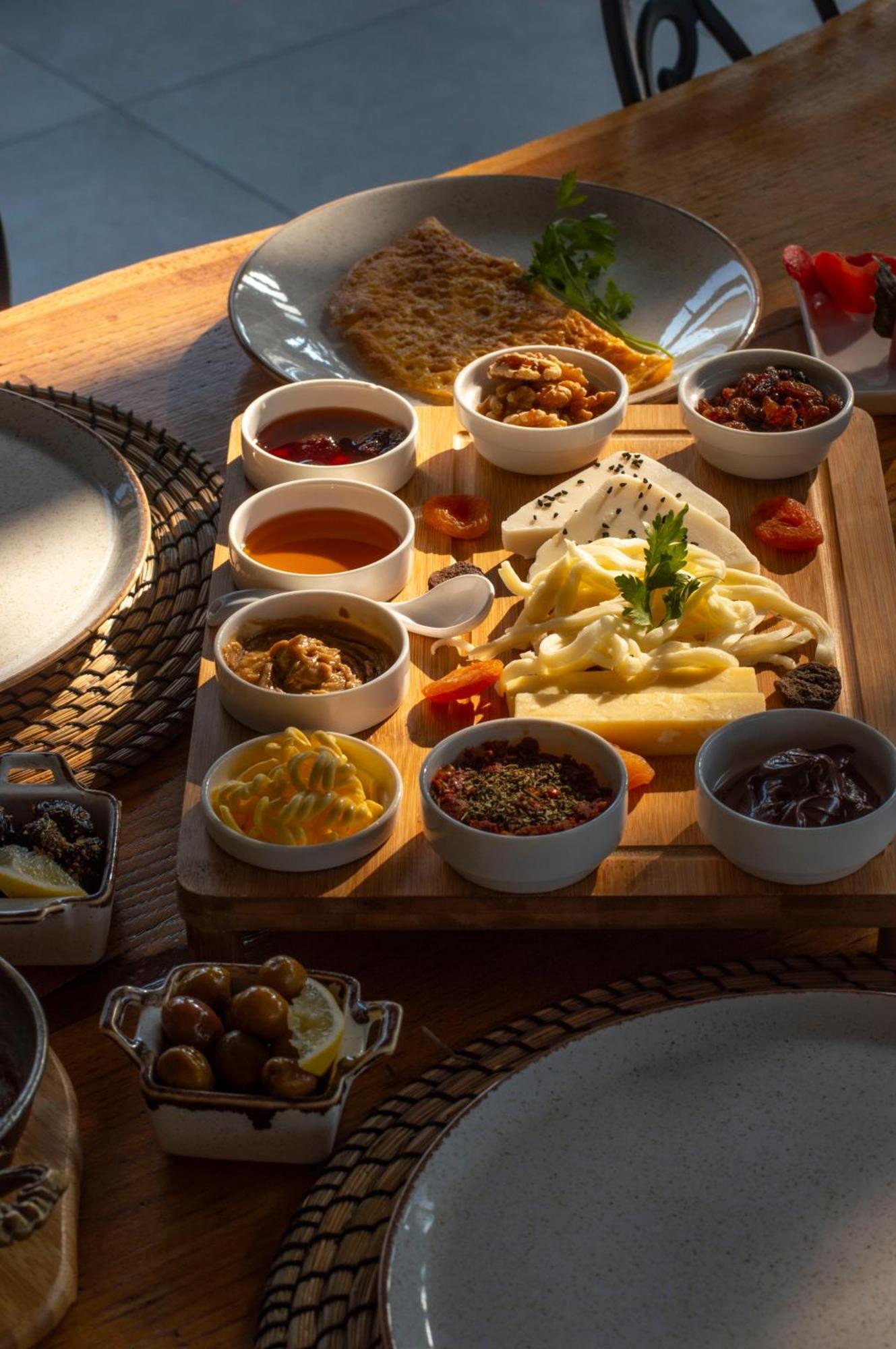 Hotel Marina Bay Goecek Екстериор снимка