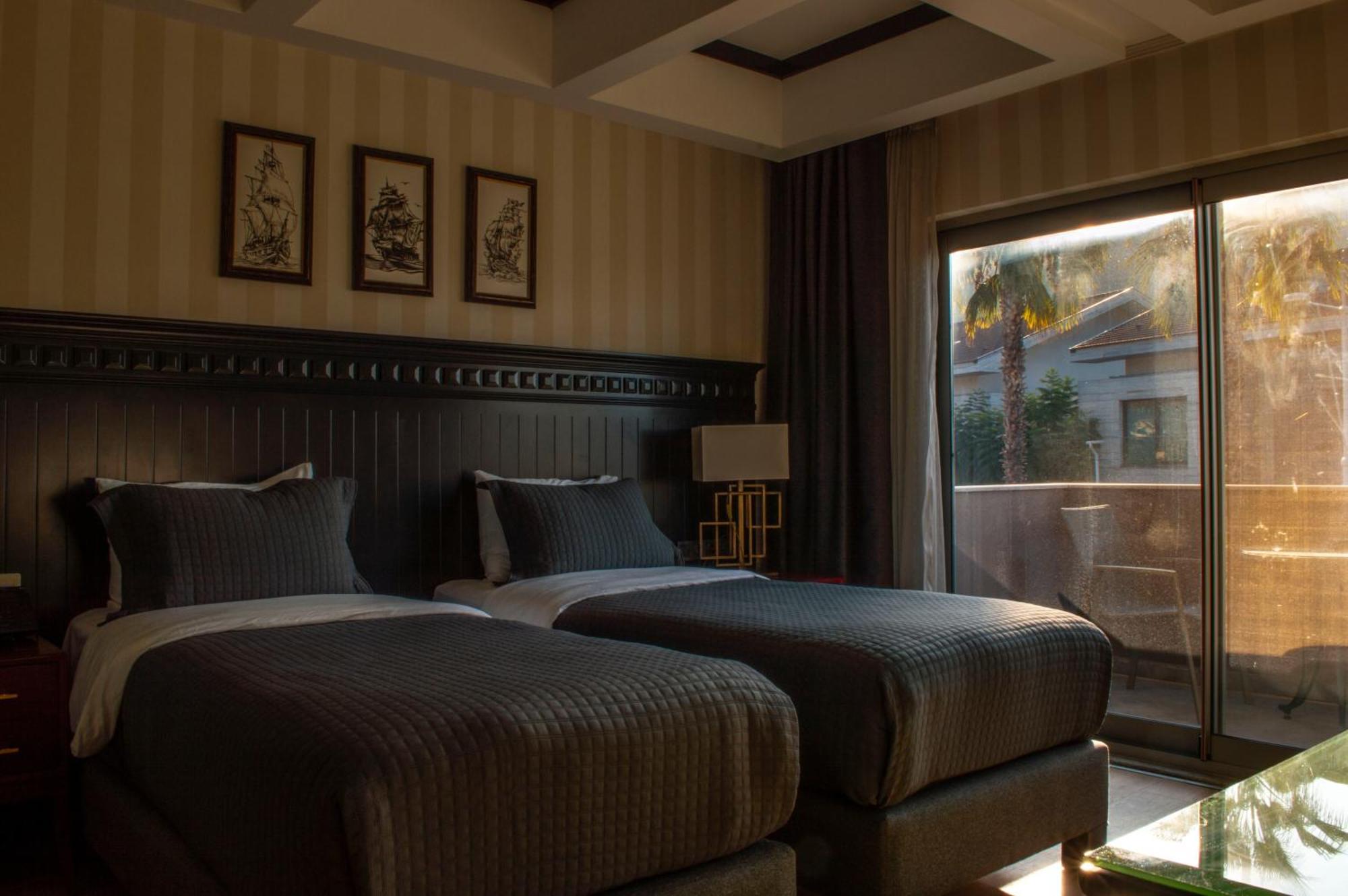 Hotel Marina Bay Goecek Екстериор снимка