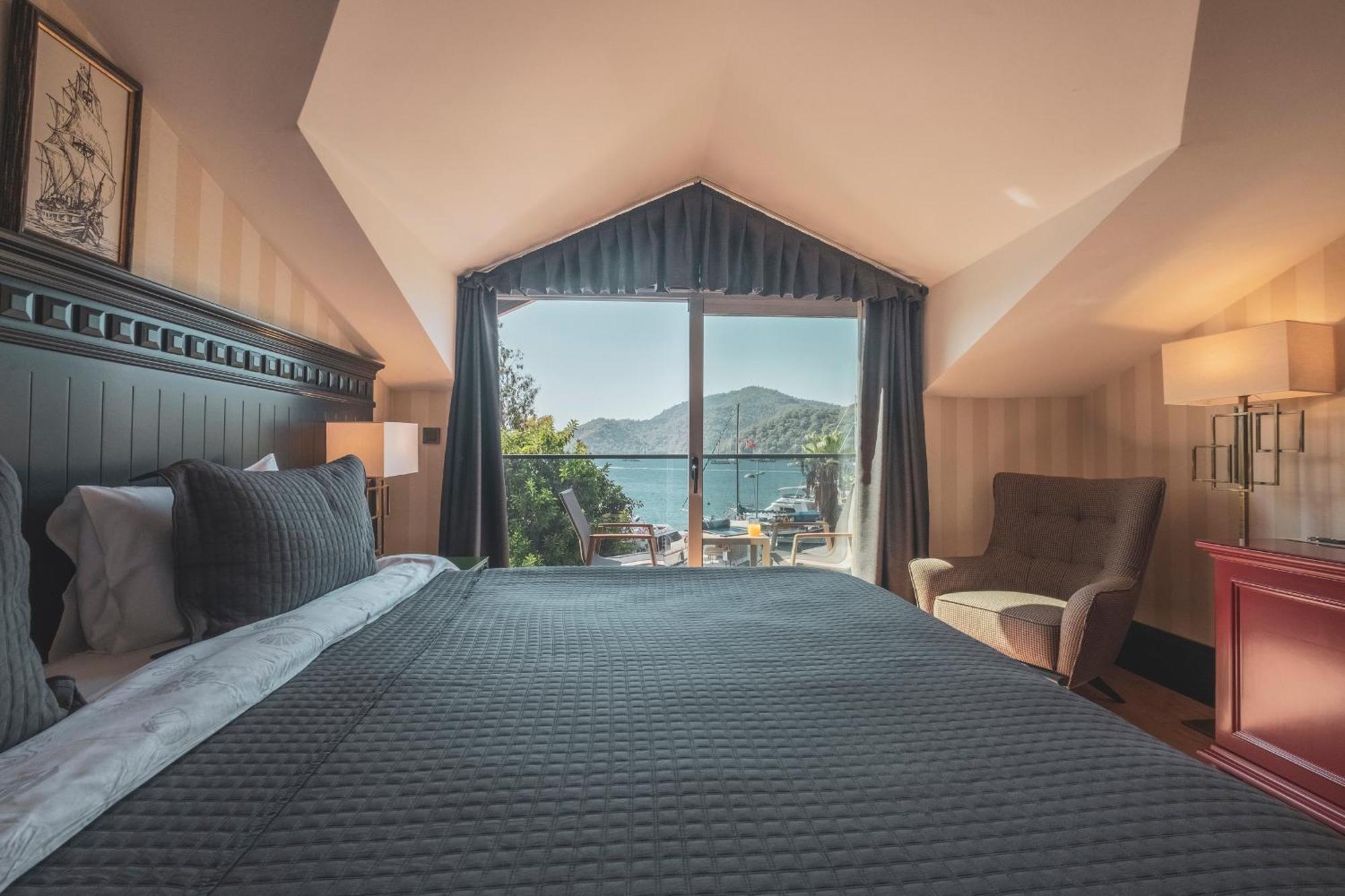 Hotel Marina Bay Goecek Екстериор снимка