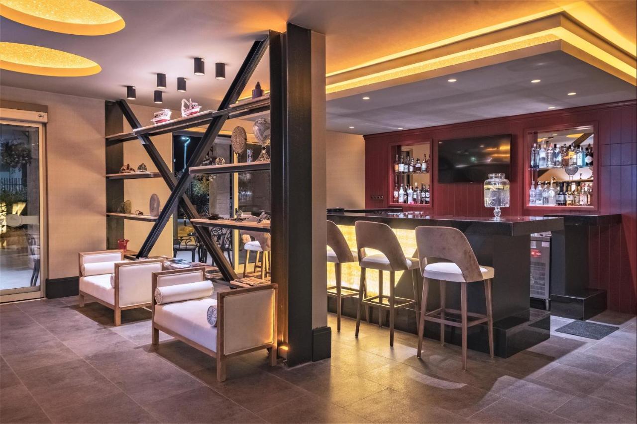 Hotel Marina Bay Goecek Екстериор снимка