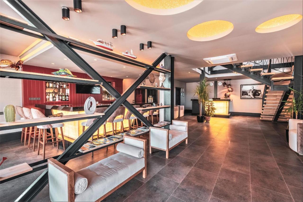 Hotel Marina Bay Goecek Екстериор снимка