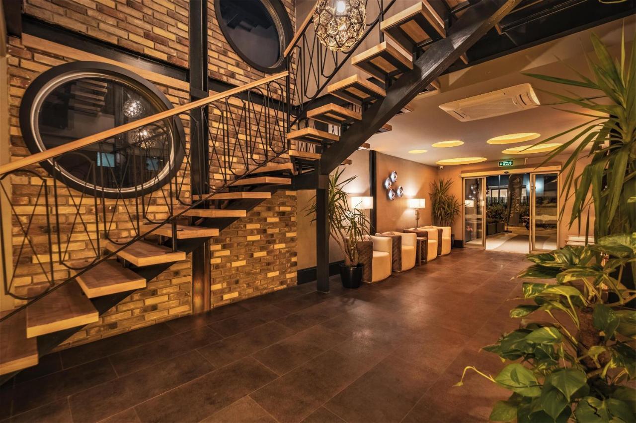 Hotel Marina Bay Goecek Екстериор снимка